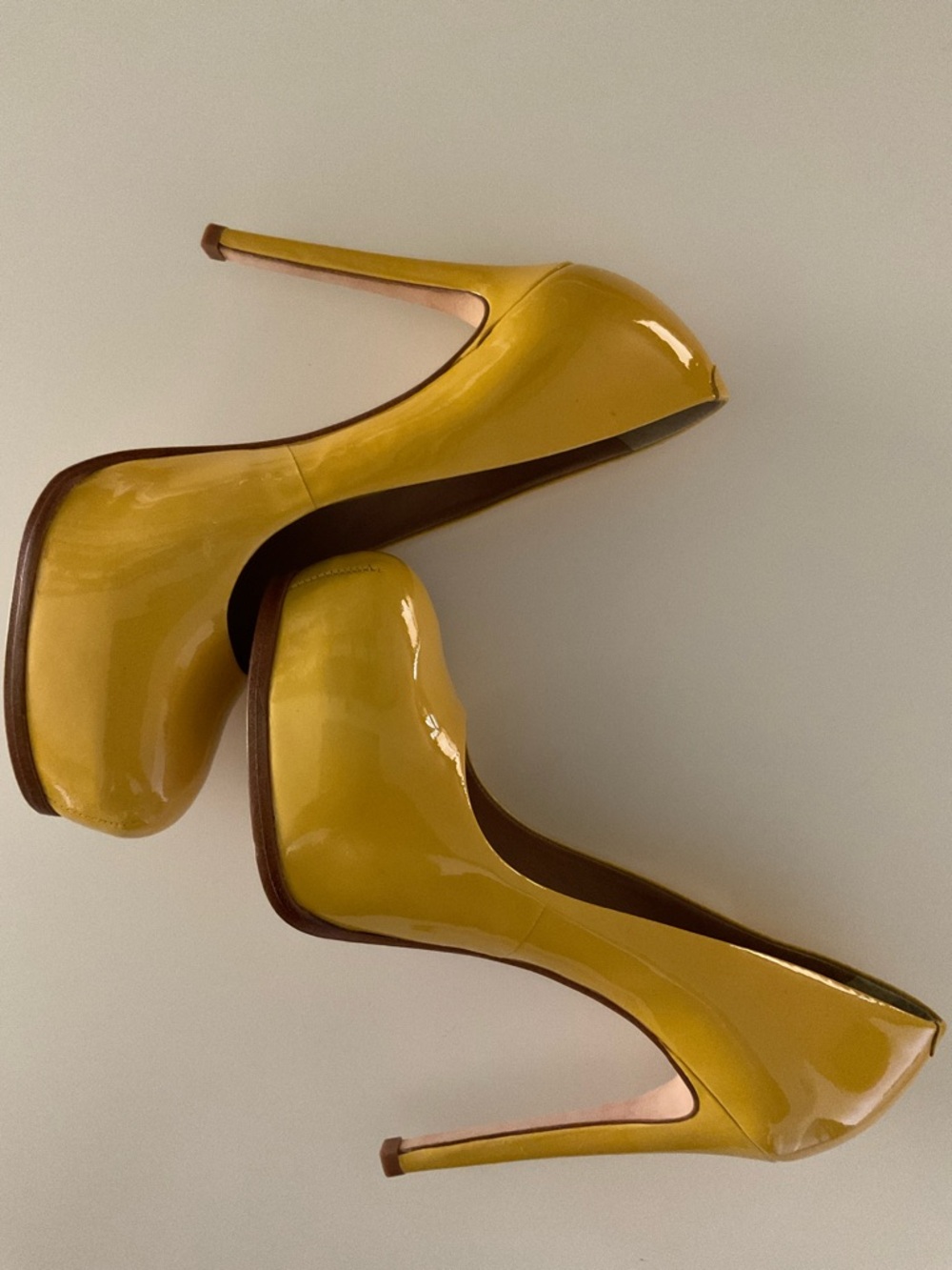 Pour La Victoire Yellow Patent Round-Toe Pumps
Irina - Yellow Foil Cloudy Patent